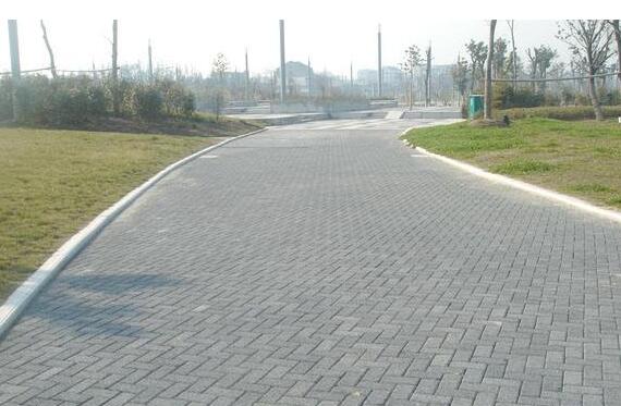 造成透水磚表面起泡的因素有哪些？